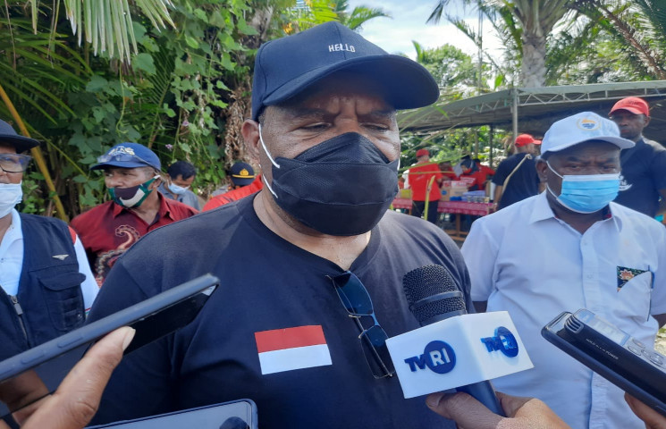 Wamen PUPR Cek Jalan Trans Papua yang Longsor